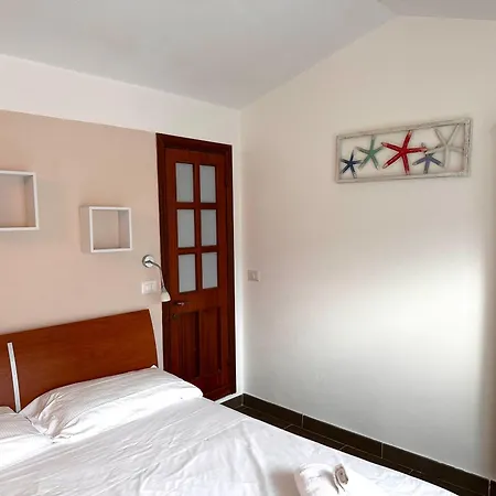 Marina Design Affittacamere Vernazza